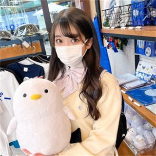 敞开制服露出巨乳的可爱女学生 封面