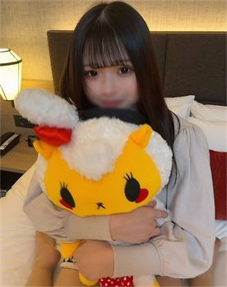 F杯罩美少女性欲太强 主动让我干她两炮 封面