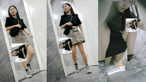 冒险厕所偷拍精选 偷窥狂 苍天不负有心人 终于等到一位美女的到来