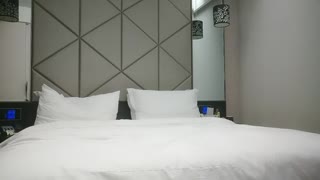 高颜小姐姐 身材丰满奶子大屁屁浑圆 鲍鱼会喷水就是不耐操 封面