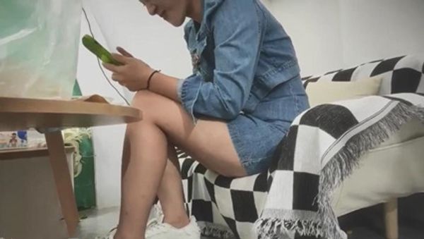 吃了伟哥欲火难消约外围极品校园女神，高颜值明星脸舔着美乳飘飘欲仙 封面