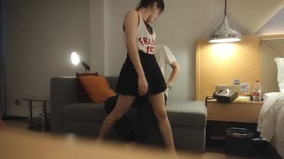 漂亮黑网丝小少妇  被大哥从床上操到沙发 浪叫不停 封面