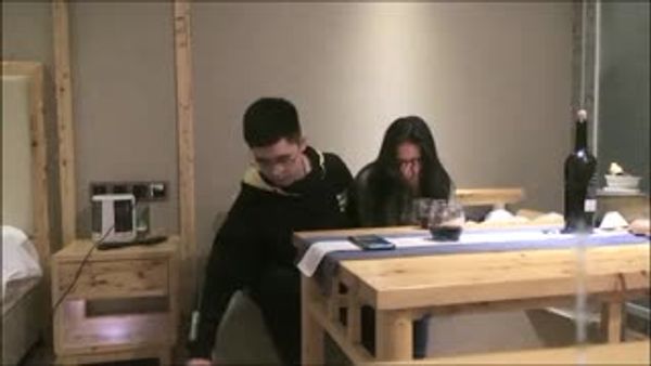 带学妹品红酒，灌醉后强行打炮！刚开始还不愿意，被继续灌酒！ 封面