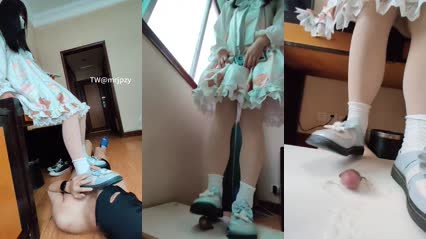 白丝小萝莉踩踏足交  直接玉足出来保养液 足控爱好者必看！ 封面