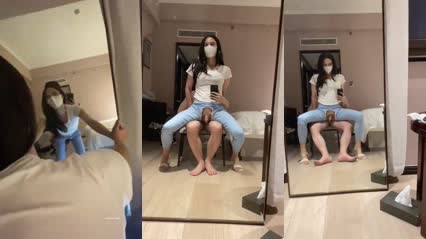 开档牛仔裤伪娘 爽啊我要射了 射了吗 射了 喜欢镜子前面的我 这个姿势最容易让我硬起来 封面