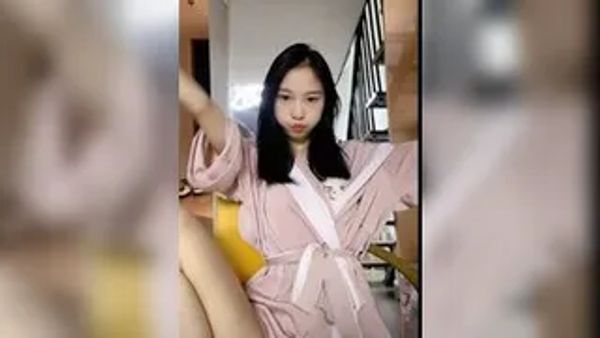 开朗女神第一视角吃棒棒很卖力 后入插销魂骚叫 封面