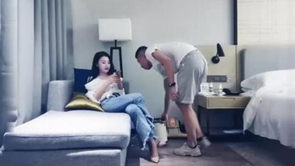 不洗澡就草 没感觉 我不信！！！ 草的少女一阵一阵的抽搐！！！ 封面