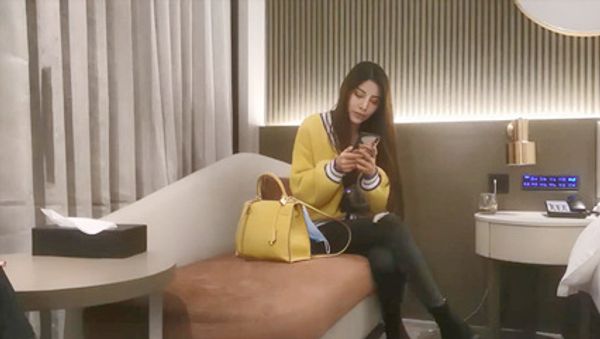 贵阳撩人小妖精进门就哥哥我留下来陪你好吗？哥哥哥哥叫个不停 封面