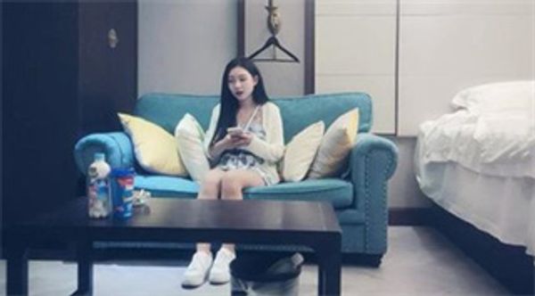 校园女神兼职援交 甜美高颜值 看着清纯小仙女，床上淫荡被干娇喘声声 封面