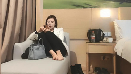 抖音网红极品外围皮肤白皙叫床诱人美乳翘臀干佳人 封面