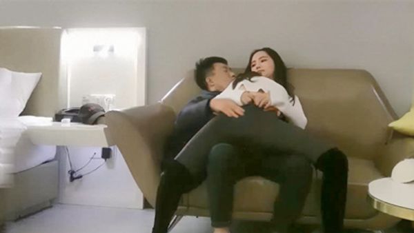 约了个高端商务模特干一次就能泄去你的欲火 封面