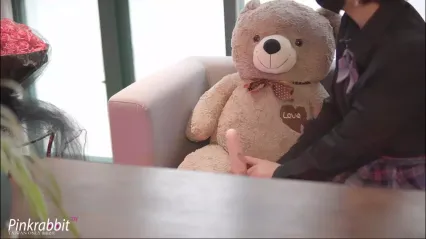 父母不在家，小熊維尼的大屌爆操我居然如此舒服「粉红兔TW」 封面