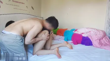 姐姐在隔壁房间时帮助邻居做作业-Loli 封面