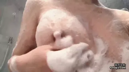 芋喵喵泡沫洗乳头都硬了 封面