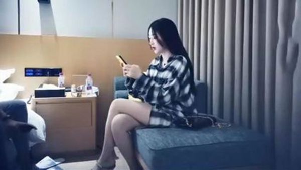谁能想到这么漂亮的格子衬衣丰满妹子 居然酒店援交！！人果然不能看外表 封面