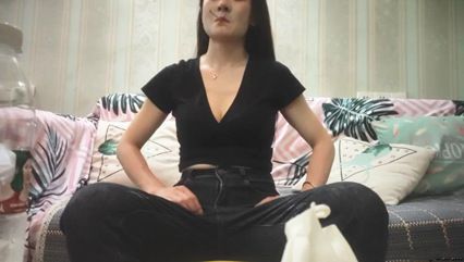 约炮个身材苗条高贵气质兼职少妇边草边说脏话非常刺激 封面