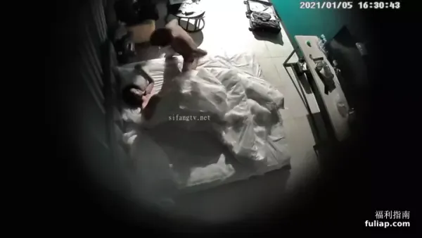 上帝视角欣赏年轻小情侣开房缠绵 封面