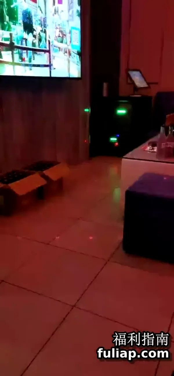 屌哥探花从KTV到酒店 灯红酒绿 气氛到达high点 粉嘟嘟肉体肆意抽插干爽 封面