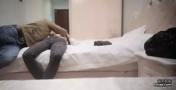 顶级纯天然美乳花臂纹身外围极品女超近视角深喉 封面
