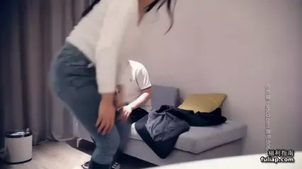 顶级蜜桃美臀高端外围美女，腰细胸大 封面