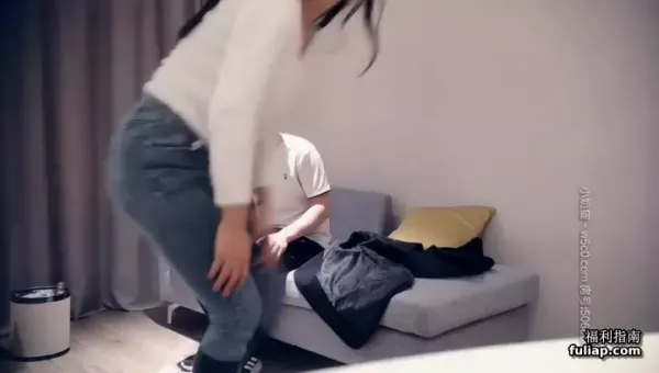 顶级蜜桃美臀高端外围美女，腰细胸大 封面