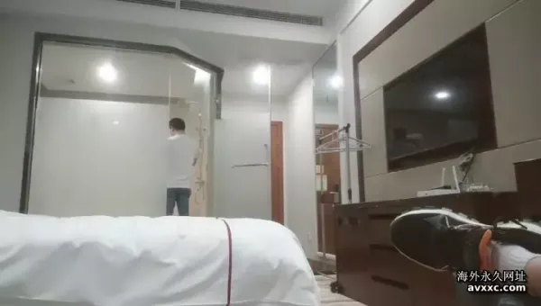 约的外围妹子很不错 气质短发御姐系 D罩杯大奶倒立口交 封面