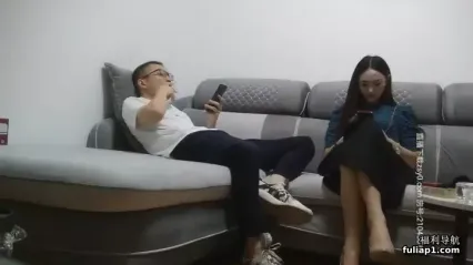 长腿冷艳型外围美女小舌头舔菊先服务 黑丝袜撕裆 扶着屁股后入爆操 封面
