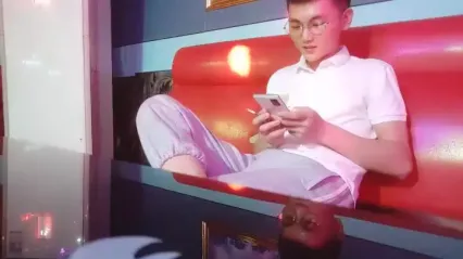 探花唐先生商K达人，今夜KTV包间玩公主，御姐范，大长腿，风骚小姐姐沙发上抠穴暴插，汪汪淫水 封面