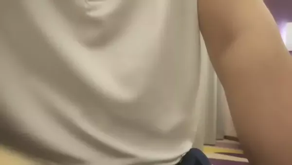 小马寻花深夜约操兼职小姐姐，害羞腼腆刚下水，风月老将肆意调教啪啪，呻吟动听俏佳人