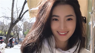 北京嫩模瑶瑶御姐范和男友玩裸体性爱厨房一边做菜一边被玩逼貌似厨艺还不错 封面
