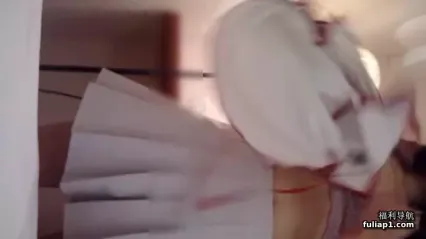 长发高颜值学院女神穿着超短裙诱惑玩大尺度自拍还说爸爸我要这粉嫩小穴应该性生活不多720P高清 封面