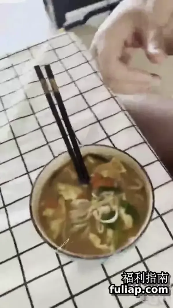 乱伦 我的丈母娘如何沦落为我的肉便器之路 封面