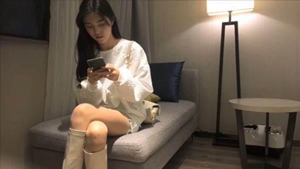 探花精选神似王祖贤，3000网约高端外围女神，肤白貌美大长腿，沙发啪啪干佳人