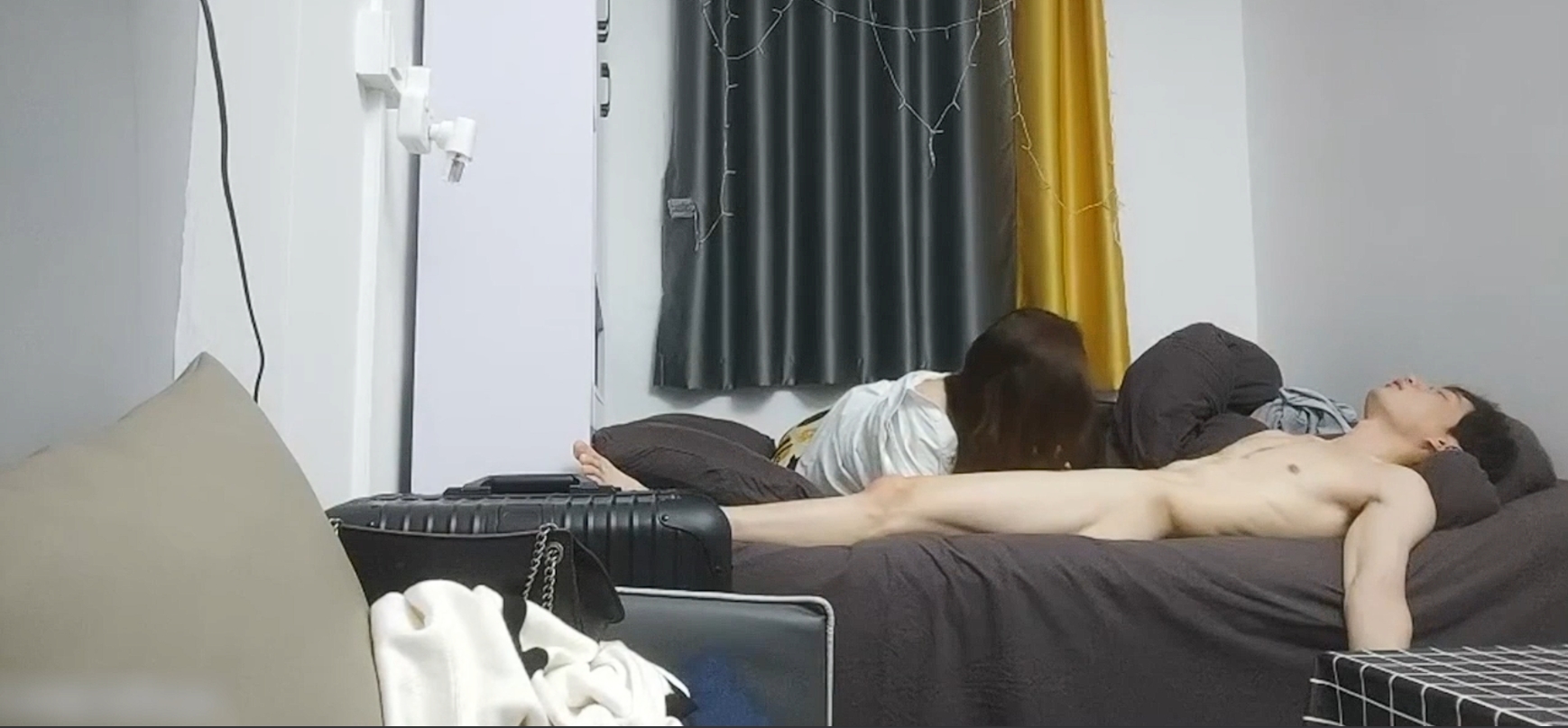 探花精选漂亮美眉 你有点强制性 不行戴套 戴套有点干 婴儿肥身材丰满被肌肉小哥猛输出