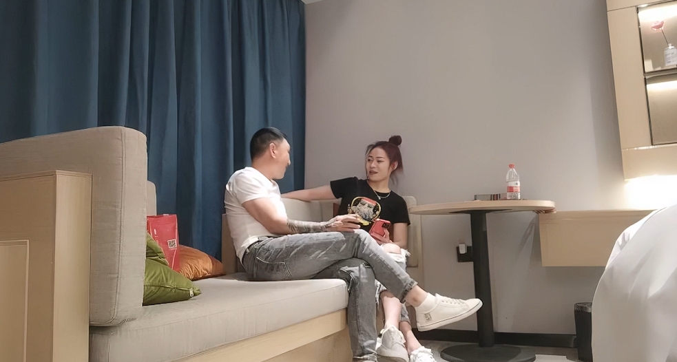 极品探花 约啪足浴店里巨乳御姐美女，温柔细致的口交服务让人忍不住化身打桩机疯狂输出爆操 封面