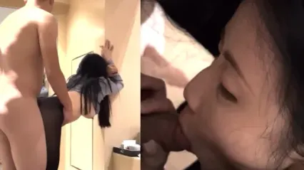 约到超淫荡的骚货母狗美女，巨乳配上性感黑丝大长腿 直接在镜前后入抽插骚逼后帮我深喉吞吐口交鸡巴 画面实在养眼 封面