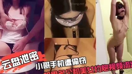 云盘泄密小哥手机遭偷窃手机里多个和美女约炮视频流出视频中的妹子像是性奴被各种道具捆绑吊起调教抽打 全集 封面