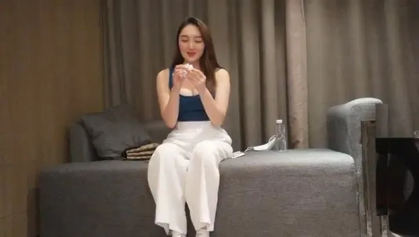 约到气质美女，可以好好搞一炮