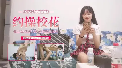 校园泄密勾操校花，超甜美初恋般的感觉 封面