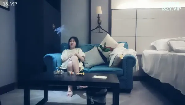 零零后嫩妹出来混，操的瘫软半天 封面