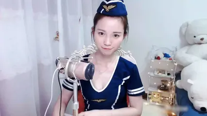 制服小姐姐吃瓜，舔耳诱惑=舔耳 封面