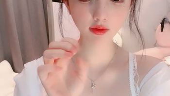 极品尤物网红女神！性感内衣白丝！爆乳超棒身材，脱下内裤肥唇骚穴，自摸揉搓阴蒂，低低呻吟娇喘 封面