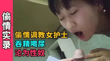 土豪偷情包养小三女护士 女护士白嫩的乳房被土豪抓得全是红印 汗水和体液流了一床  窄穴被粗大鸡巴完全塞满撑开 封面