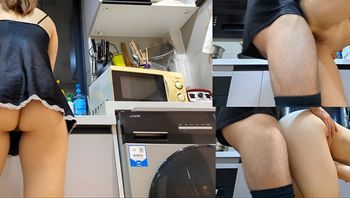 漂亮熟女，人妻 光着屁屁在厨房干活 这大肥臀看着太诱惑 上去就是一顿无套猛怼 内射-干的都走不动道 封面