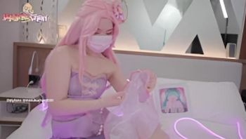 无套中出王昭君公主cos 并射精在她手上让她闻表示主权 封面