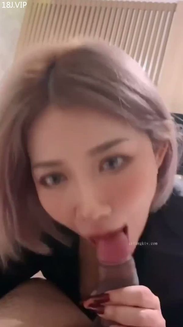 短发骚妹爱口交