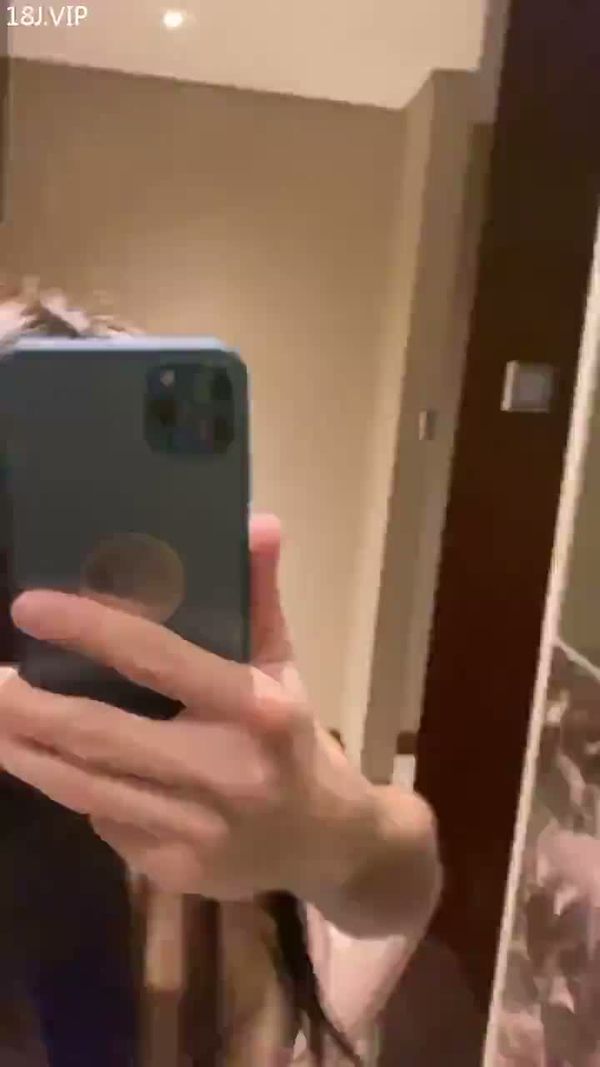 小情侣的荷尔蒙在燃烧