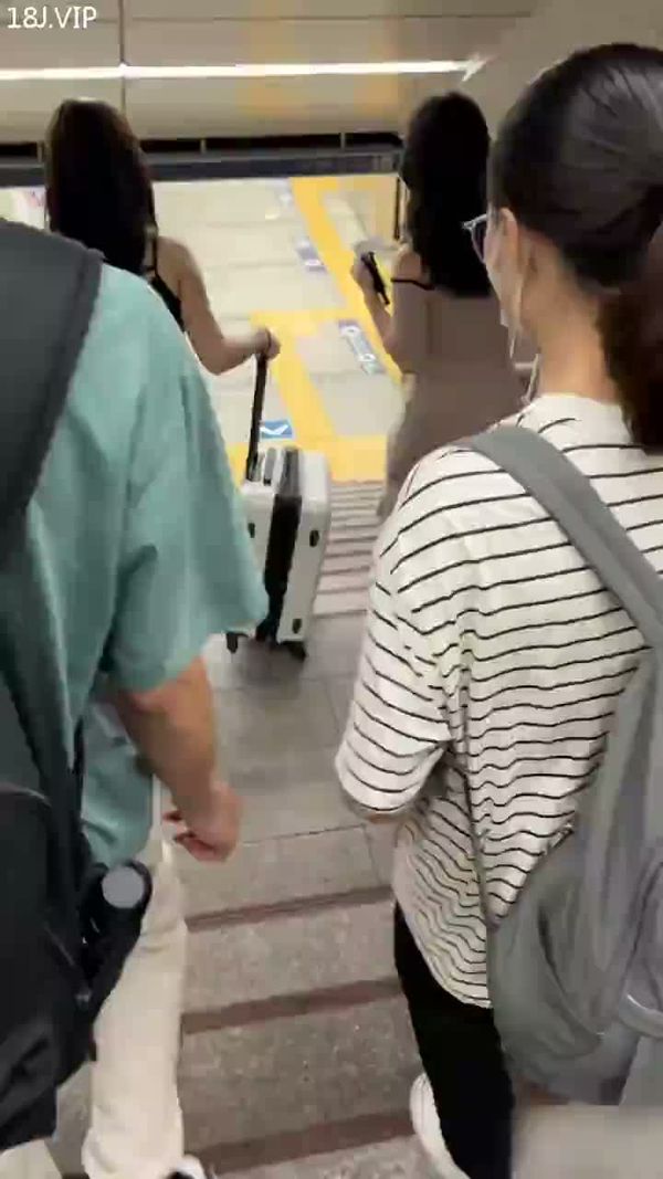 被地铁痴汉飞机侠射了一身