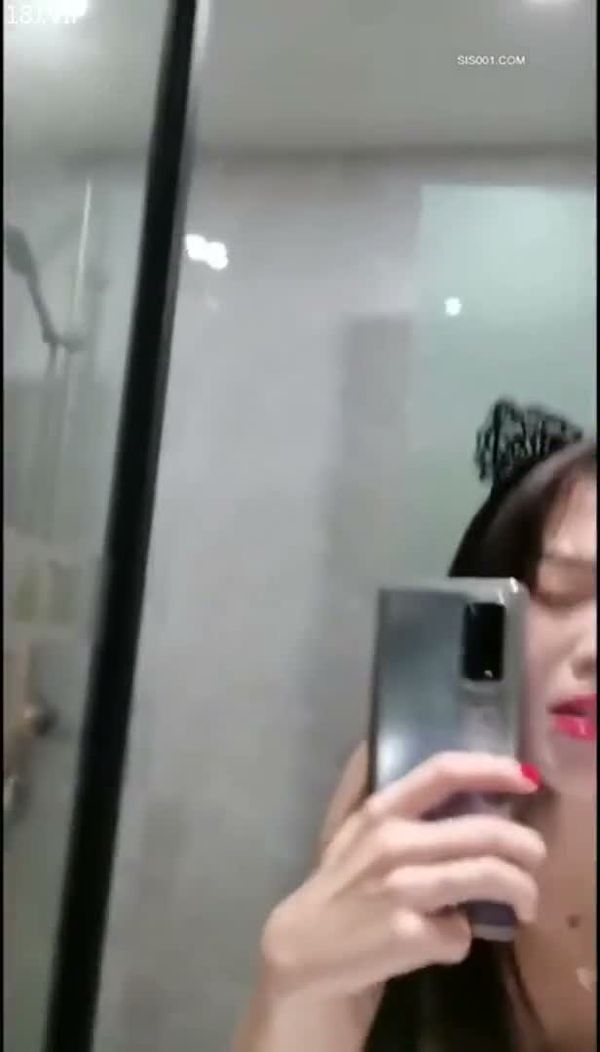 校花女友浴室私拍 满满的回忆