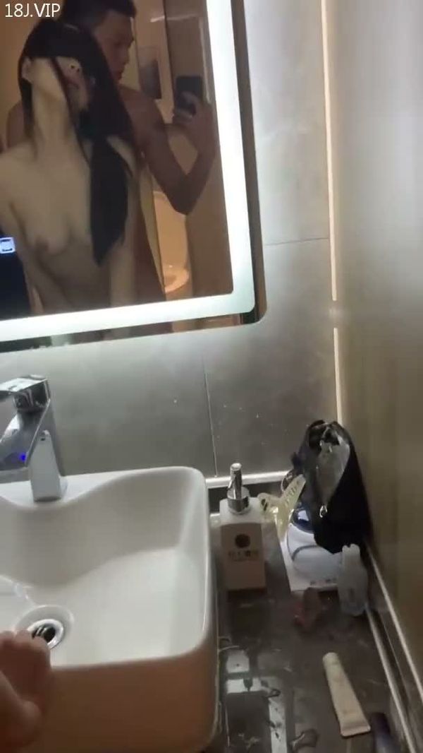 极品嫩妹情侣酒店自拍泄露